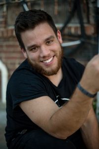 Hvite tenner får du enklest gjennom tannbleking